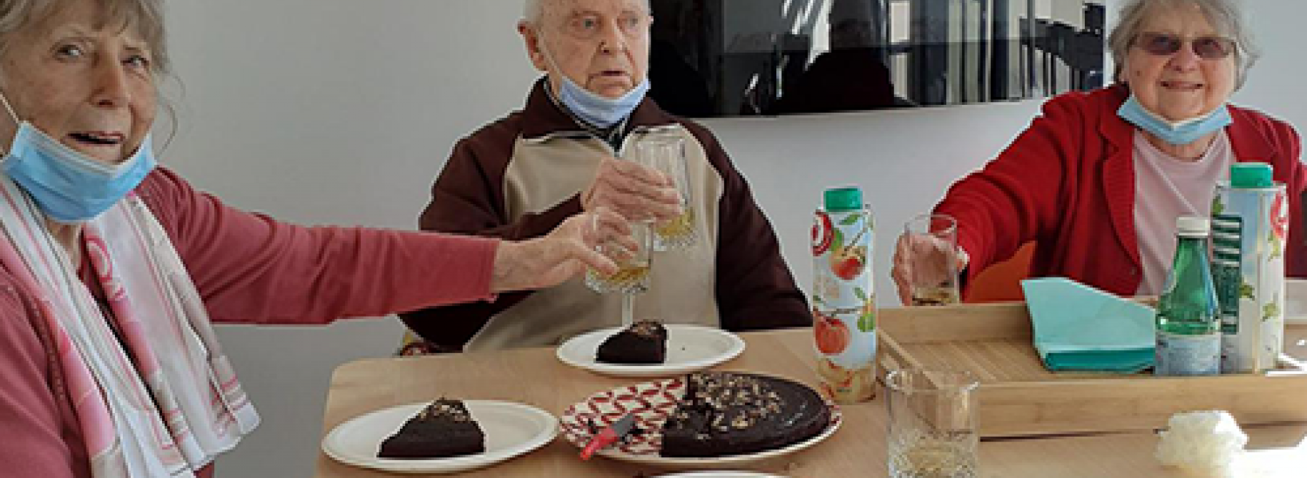 Dégustation gateau au chocolat à la Résidence Le Chanzy